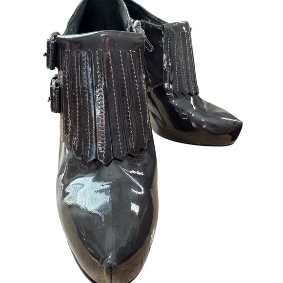 Moschino Cheap and Chic Gray Patent Leather booties Sz 38.5 Heels - Picture 3 of 7